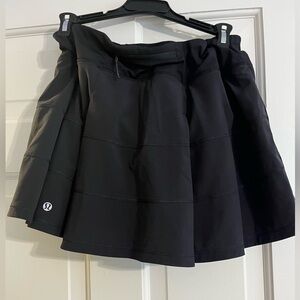 Women’s Lululemon Black Pace Rival Skirt size 8 Long.